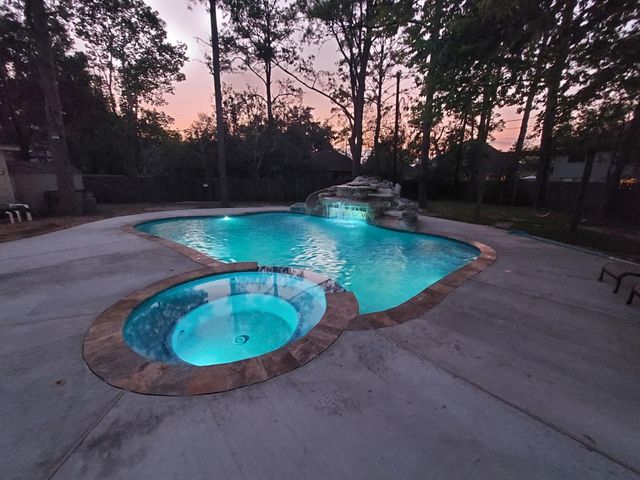 708 Bayou Crest Circle, Dickinson, TX 77539