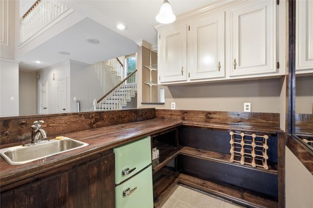 708 Bayou Crest Circle, Dickinson, TX 77539