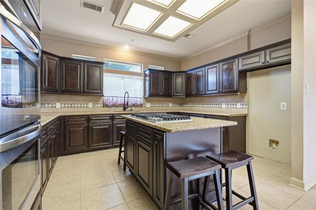 708 Bayou Crest Circle, Dickinson, TX 77539