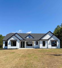 8720 New Cut Road, Campobello, SC 29322