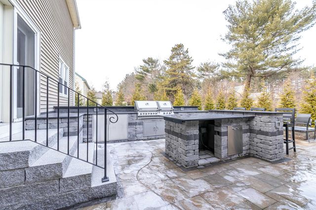 11 Lojko Drive, Nashua, NH 03062