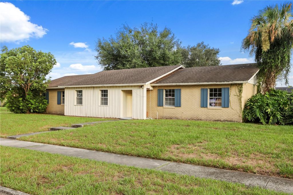 Image 8 of property listing at 5310 NADINE STREET, Orlando, FL 32807