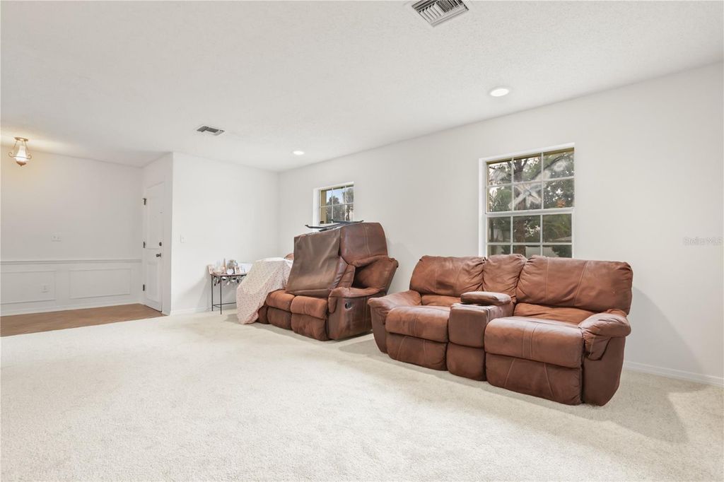 Image 9 of property listing at 5310 NADINE STREET, Orlando, FL 32807