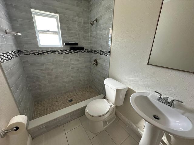 4305 E HENRY AVENUE, Tampa, FL 33610