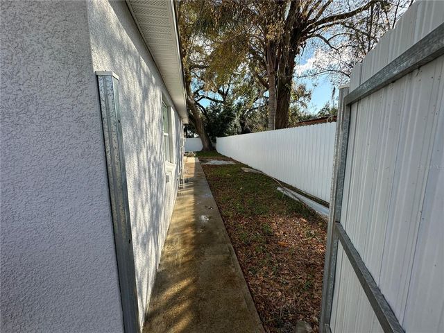 4305 E HENRY AVENUE, Tampa, FL 33610