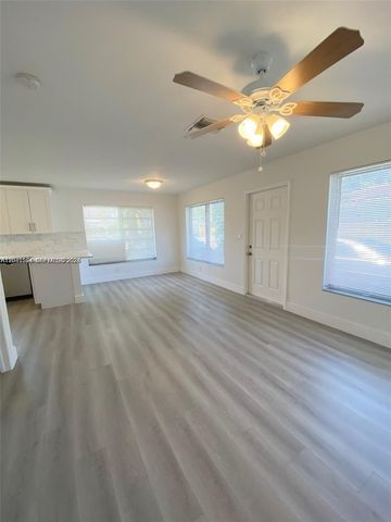 1005 NE 2nd St 1, Hallandale Beach, FL 33009