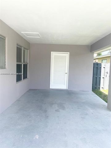 1005 NE 2nd St 1, Hallandale Beach, FL 33009
