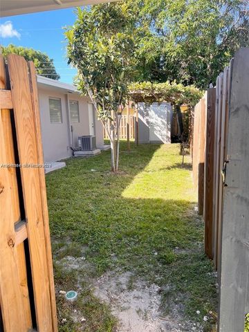 1005 NE 2nd St 1, Hallandale Beach, FL 33009
