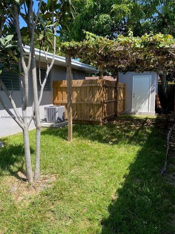 1005 NE 2nd St 1, Hallandale Beach, FL 33009