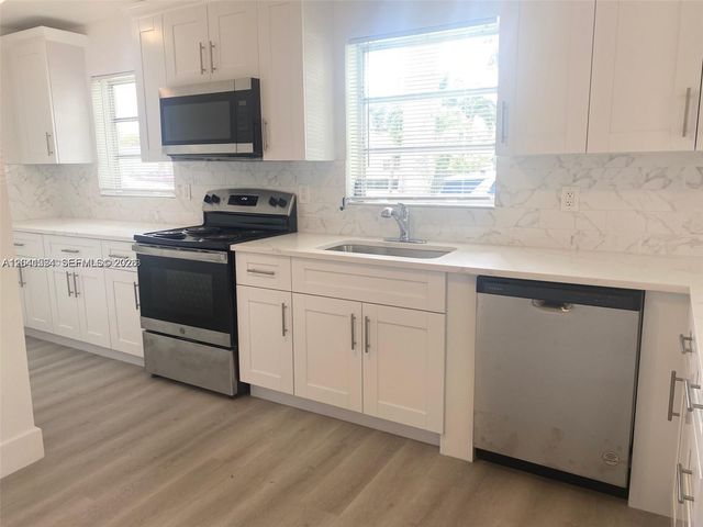 1005 NE 2nd St 1, Hallandale Beach, FL 33009