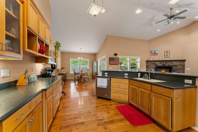 212 NW Canyon View Drive, Grants Pass, OR 97526