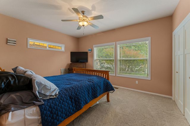 212 NW Canyon View Drive, Grants Pass, OR 97526