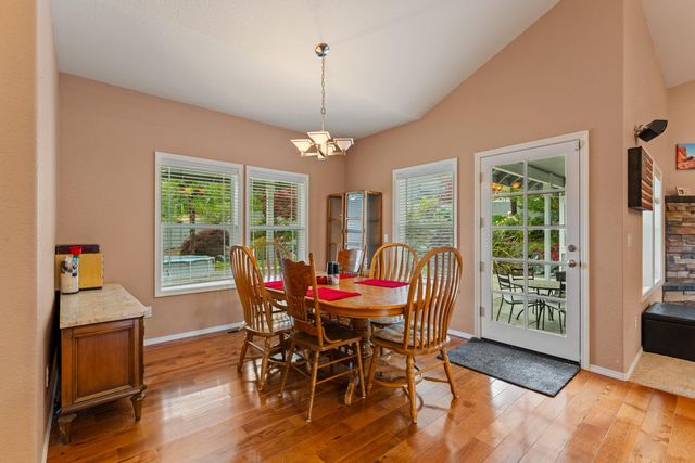 212 NW Canyon View Drive, Grants Pass, OR 97526