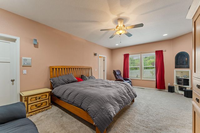 212 NW Canyon View Drive, Grants Pass, OR 97526