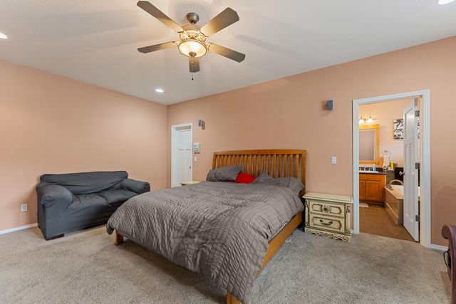 212 NW Canyon View Drive, Grants Pass, OR 97526