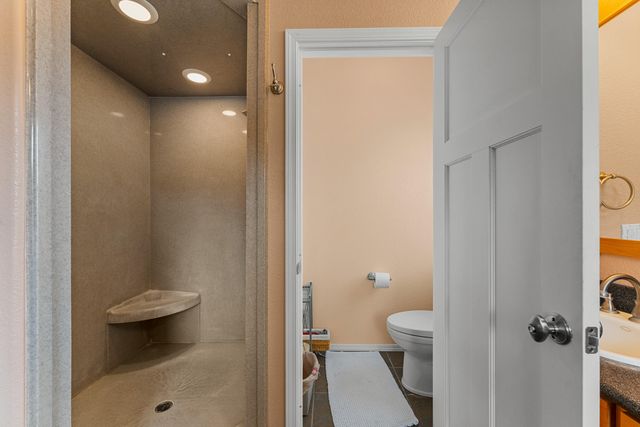 212 NW Canyon View Drive, Grants Pass, OR 97526