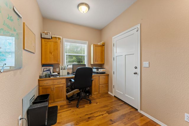 212 NW Canyon View Drive, Grants Pass, OR 97526