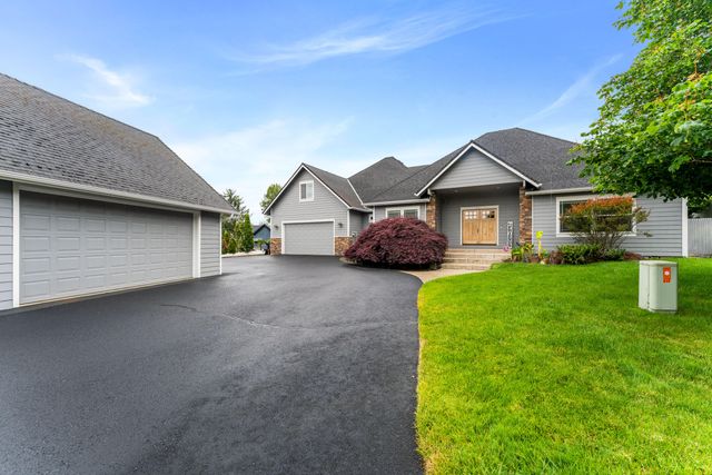 212 NW Canyon View Drive, Grants Pass, OR 97526