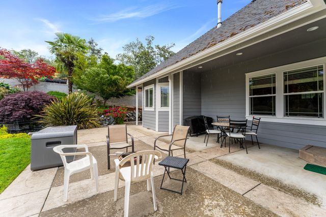 212 NW Canyon View Drive, Grants Pass, OR 97526