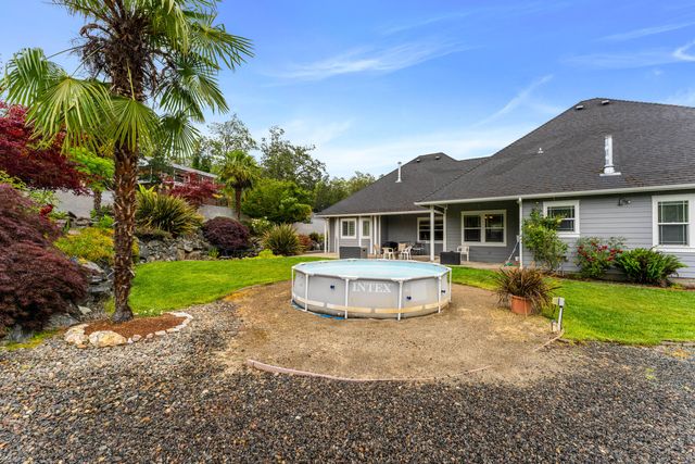 212 NW Canyon View Drive, Grants Pass, OR 97526