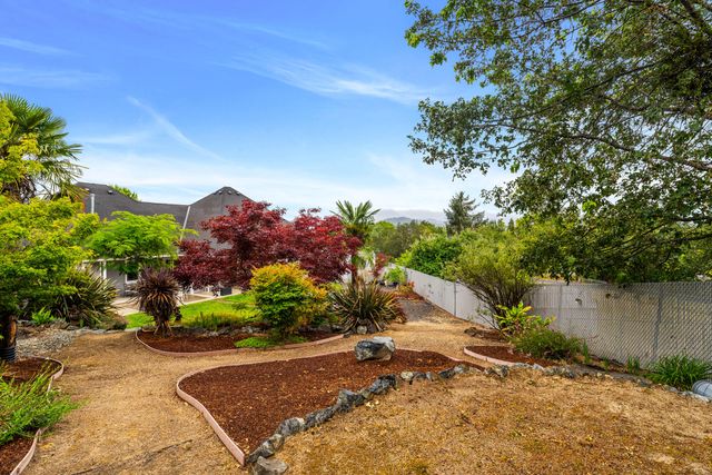 212 NW Canyon View Drive, Grants Pass, OR 97526