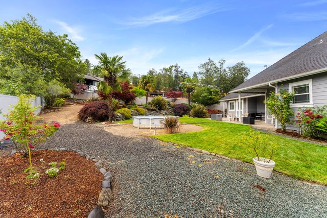 212 NW Canyon View Drive, Grants Pass, OR 97526