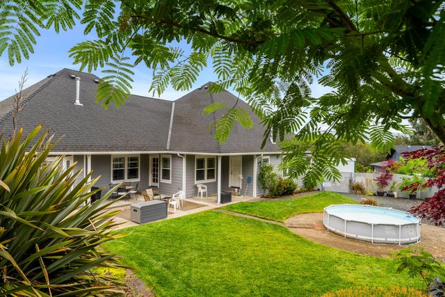 212 NW Canyon View Drive, Grants Pass, OR 97526
