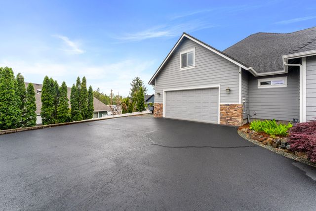 212 NW Canyon View Drive, Grants Pass, OR 97526
