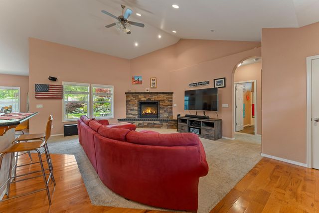 212 NW Canyon View Drive, Grants Pass, OR 97526