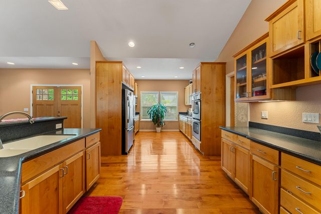 212 NW Canyon View Drive, Grants Pass, OR 97526