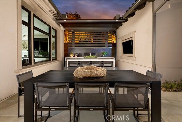 560 PENINSULA, Irvine, CA 92602