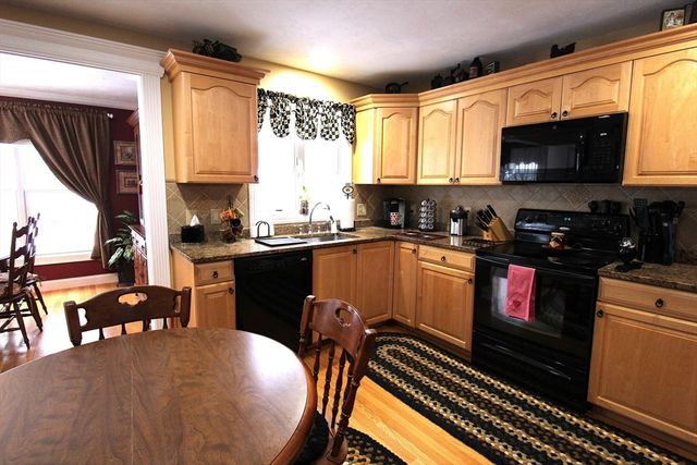 19 Peachey Circle 19, Middleton, MA 01949