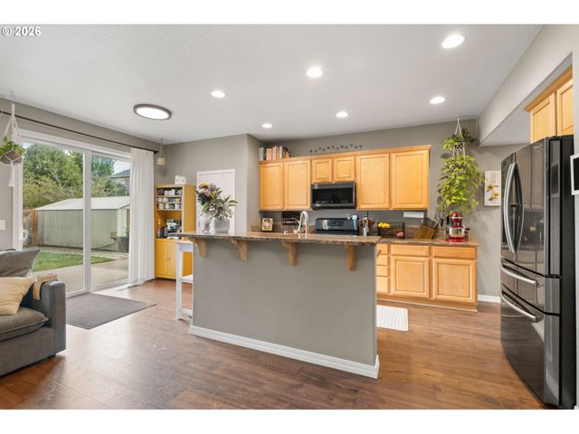 2011 N ALBANY Rd, Albany, OR 97321