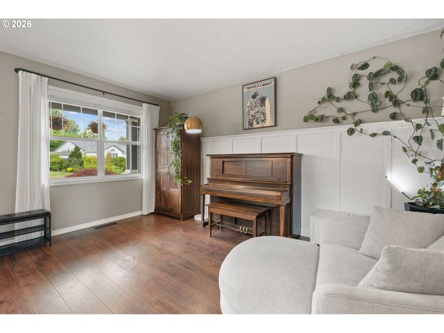 2011 N ALBANY Rd, Albany, OR 97321
