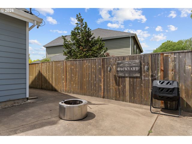 2011 N ALBANY Rd, Albany, OR 97321