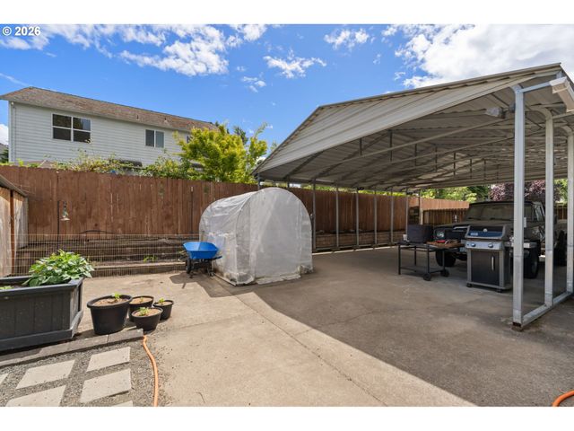 2011 N ALBANY Rd, Albany, OR 97321