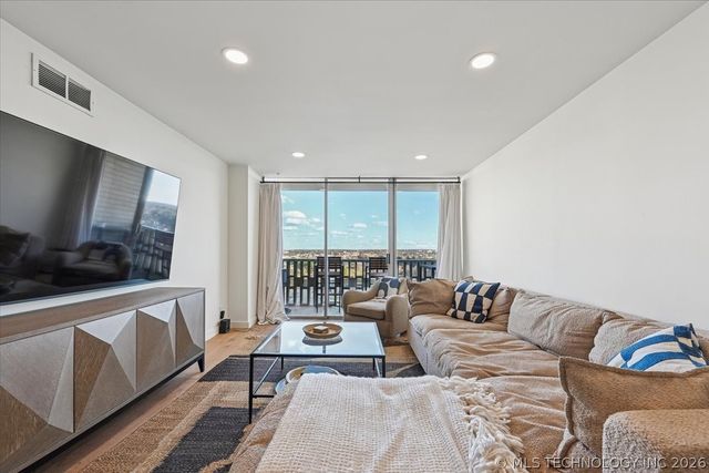 1502 S Boulder Avenue 17M, Tulsa, OK 74119