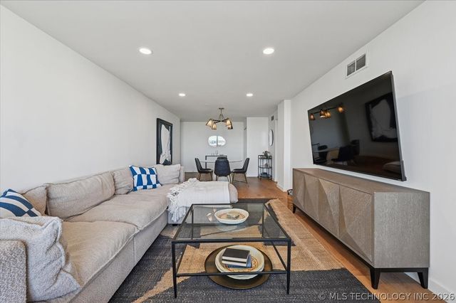 1502 S Boulder Avenue 17M, Tulsa, OK 74119