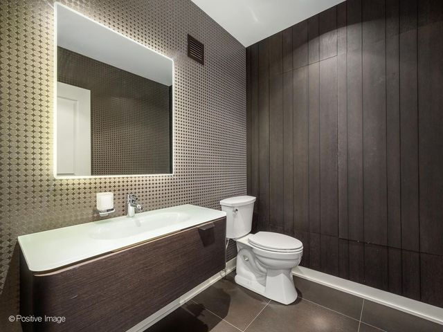 225 N Columbus Drive 5510, Chicago, IL 60601