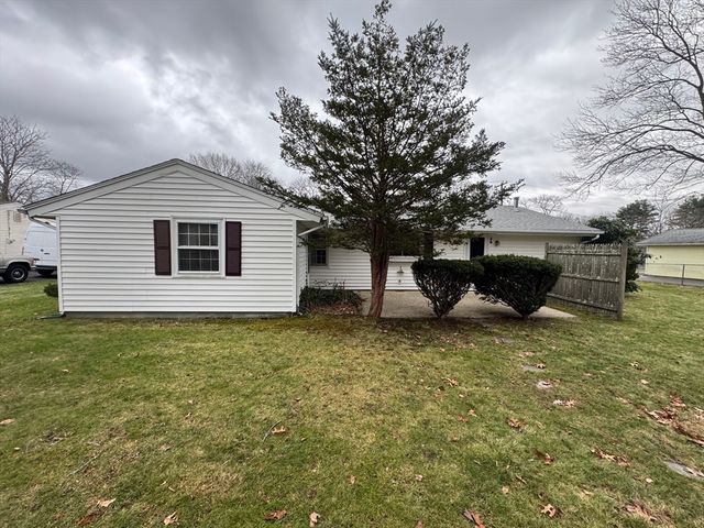 40 Alphonse Rd, Brockton, MA 02302