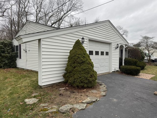 40 Alphonse Rd, Brockton, MA 02302