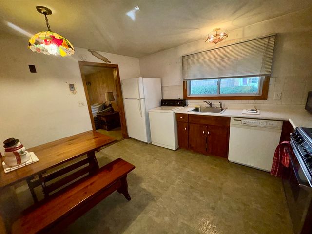 40 Alphonse Rd, Brockton, MA 02302