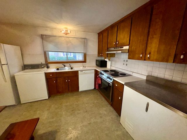 40 Alphonse Rd, Brockton, MA 02302