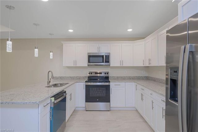 2120 French ST, Fort Myers, FL 33916