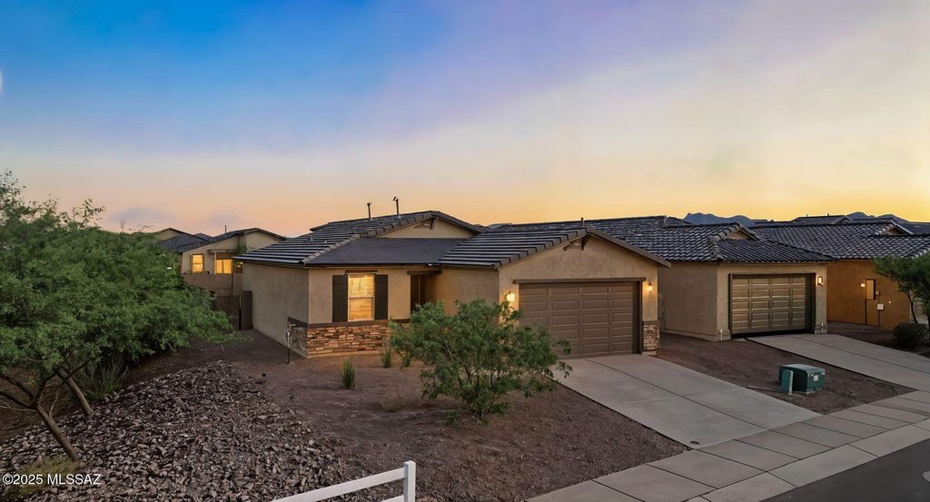 10516 W Washburn Street, Marana, AZ 85653
