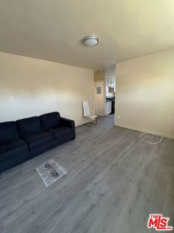 1058 W 42nd Place, Los Angeles, CA 90037