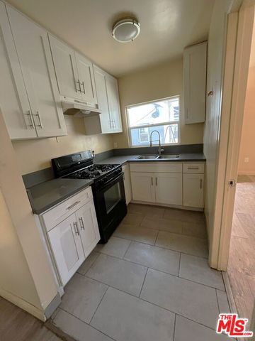 1058 W 42nd Place, Los Angeles, CA 90037