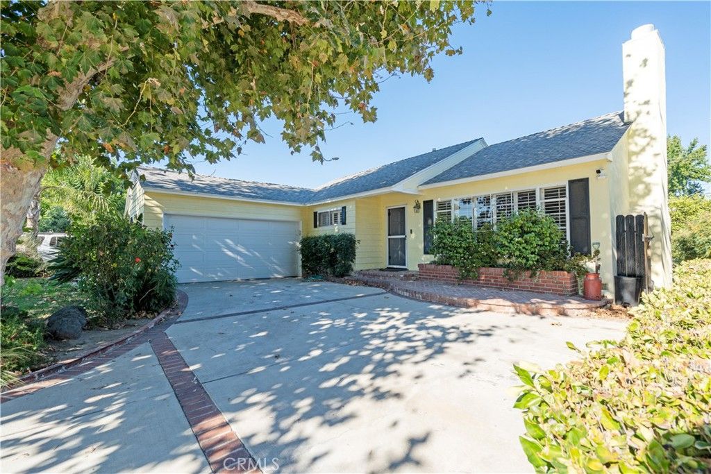 7032 Encino, Lake Balboa, CA 91406 — exterior