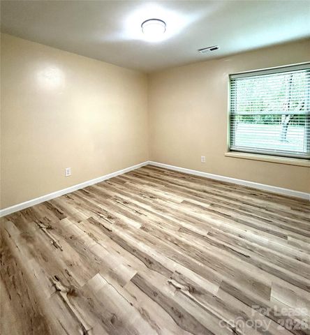 1725 Van Dyke Drive, Charlotte, NC 28213