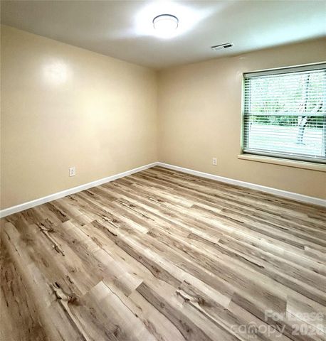 1725 Van Dyke Drive, Charlotte, NC 28213